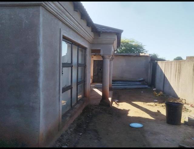 2 BEDROOM HOUSE FOR SALE IN TSWINGA